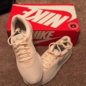 BRAND NEW Nike Tanjun shoes size 8 Guava Ice